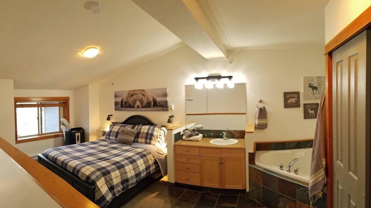 Downtown Loft, Mountain Views, Fireplace, Couple'S Retreat, Walker'S Paradise Канмор Экстерьер фото